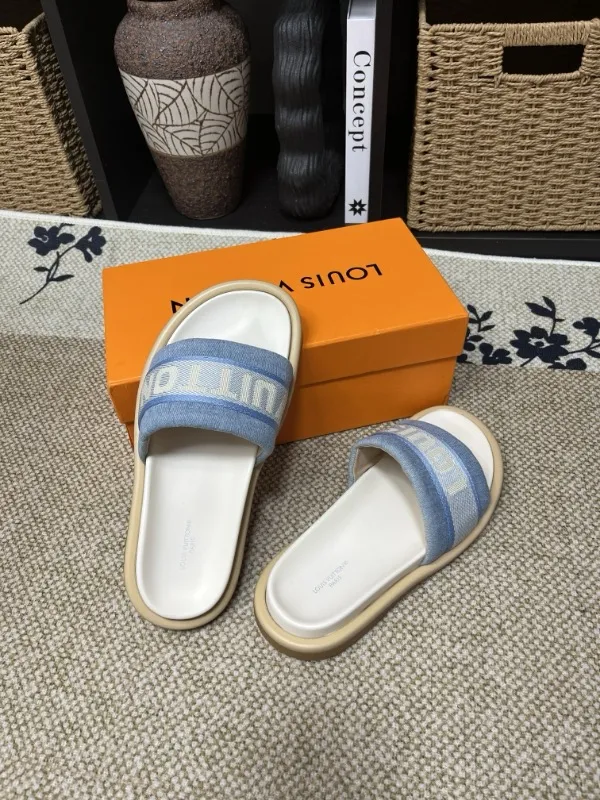 P320💰[New model] Long-term availability, 2025 new model, couple model [LOUlS VUlTTON] comes with drawer box, bag, card, invoice "Louis Vuitton ~ unique modern sandals. 》LV counter purchasing 🏃Men's and women's casual slippers, sold at the same time at the counter, the original old flower material upper is soft and comfortable, (refuses to discolor and rub the feet) sole: original factory special combination original sole, code number: 35--46 4 multiple colors 🉑️ to choose from